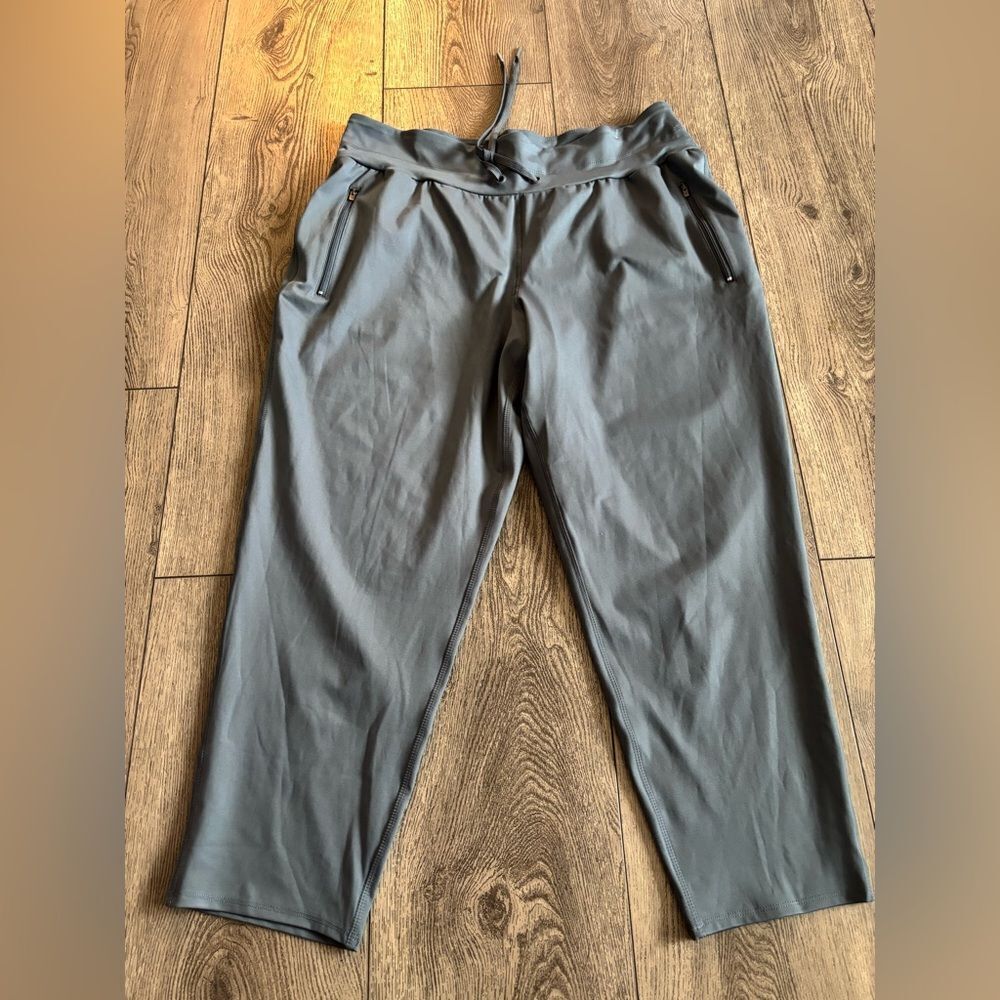 Maurice woman’s jogger pants NWOT